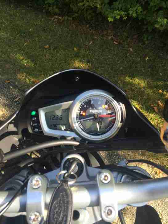 Triumph Street Triple R aus 2009 mit 14.600KM