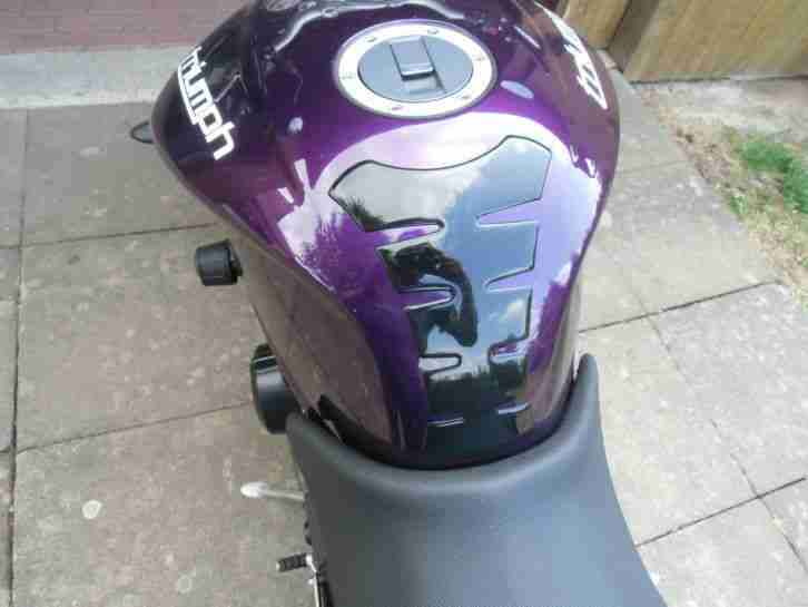 Triumph Street Triple wie neu erst 3000 Kilometer gelaufen Bj 07 2011