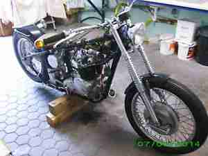 Triumph T 100