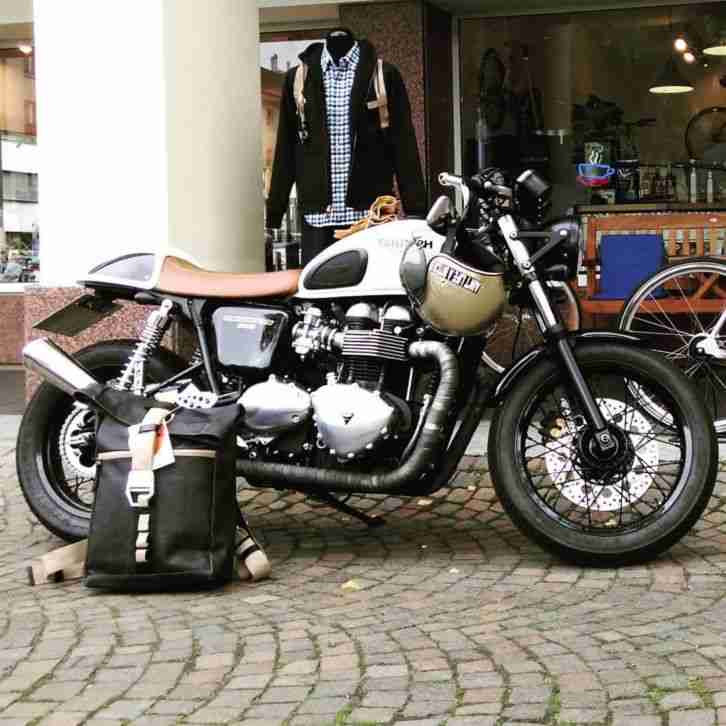 Thruxton 900 Cafe Racer