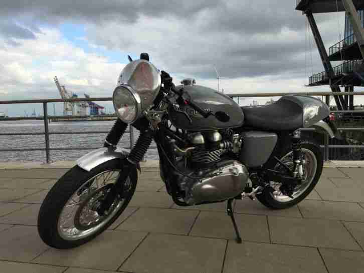 Triumph Thruxton 900