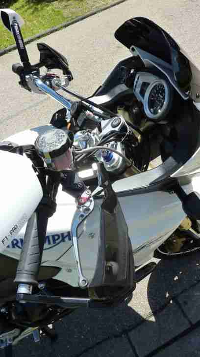 Triumph Tiger 1050 "SW-Motech" Top Z. mit Zubehör zum abwinken a.W