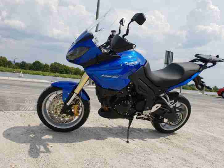 Triumph Tiger 1050 blau mit Zubehör