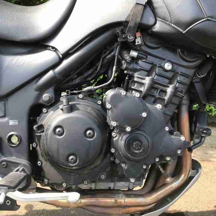 Triumph Tiger 955i Umbau mattschwarz