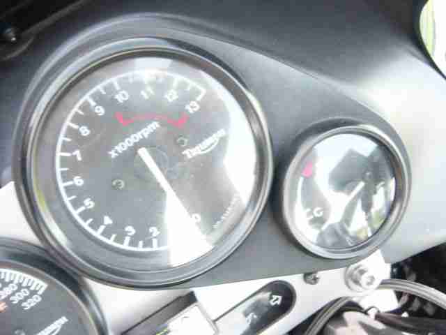 Triumph Trident T 300