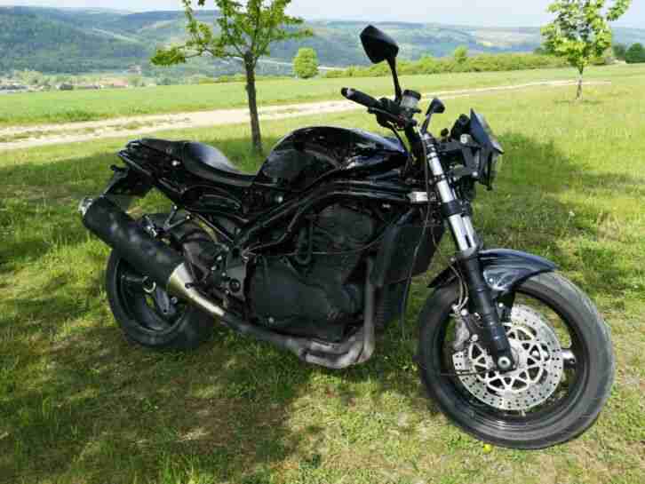 Triumph t595 Daytona naked Bike Umbau Speed Triple