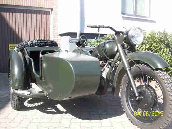 Ural K 750 Gespann mit Rückwärtzgang