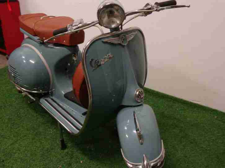 VESPA PIAGGIO MOTOR ROLLER RESTAURIERT IM FARO BASSO STYL OLDTIMER