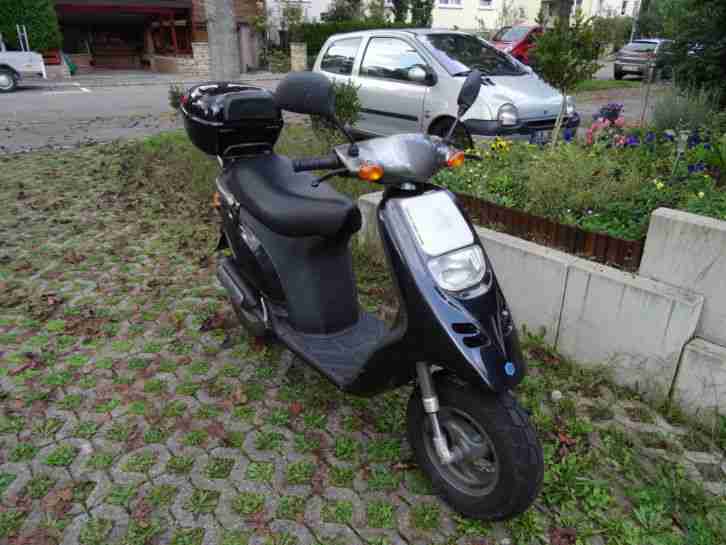 VESPA-PIAGGIO TPH 50 Roller. Einer, der noch 50 km/h fahren darf !