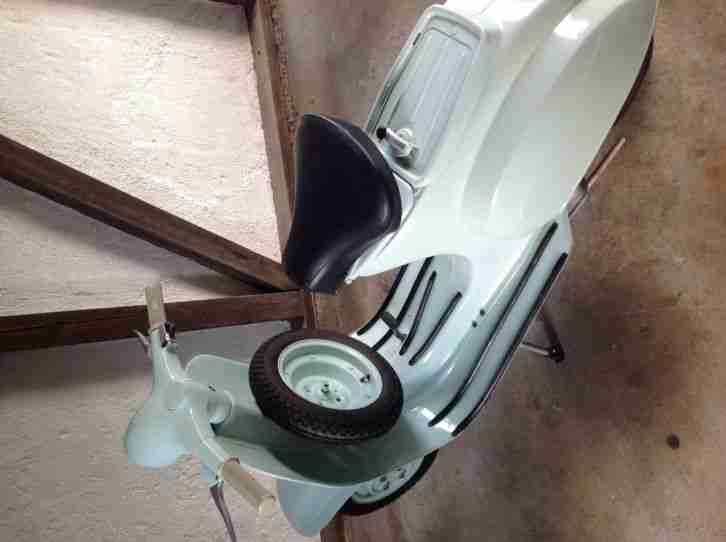 VESPA SPORTELLINO PICCOLO 50N PRIMA SERIE COLORE: VERDE ACQUA MARINA ORIGINALE