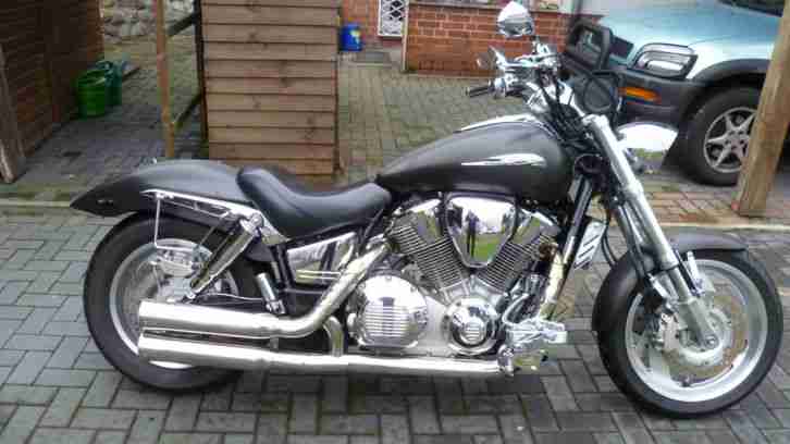 VTX1800 Honda Chopper keine Harley Dampfhammer