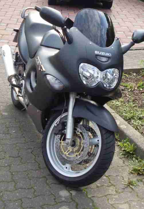 Verkaufe GSX 600 F schwarz matt