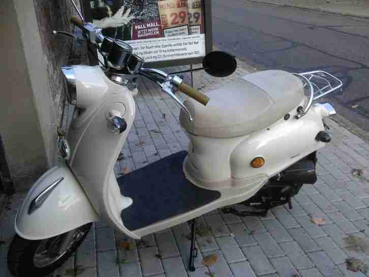 Verkaufe hier einen super schönen neuwertigen und Unfallfreien Retro-Scooter der