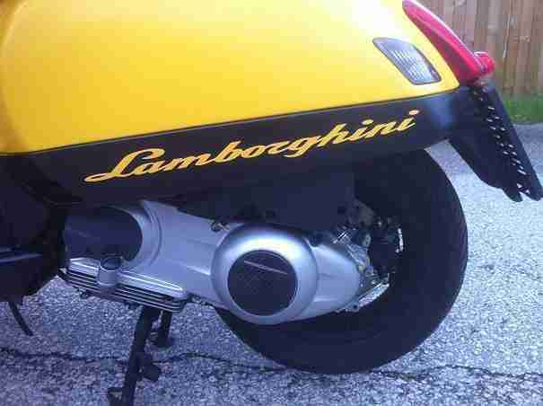 Vespa 300 GTS SuperSport Lamborghini