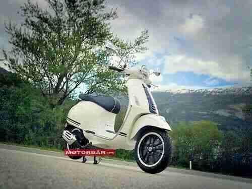 Vespa 50 Primavera Yacht Club Blau weiss mit LED Scheinwerfer / Netto € 2749,-