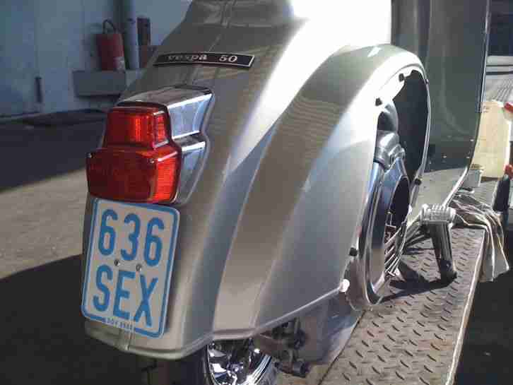 Vespa 50n James Bond Color