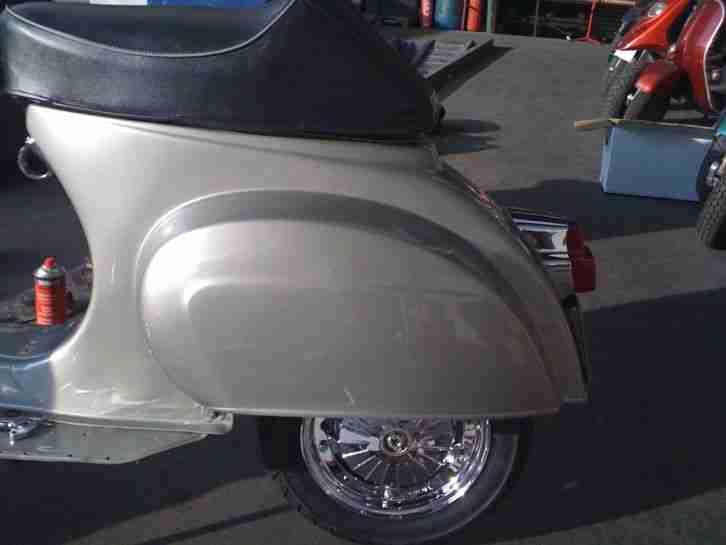 Vespa 50n James Bond Color