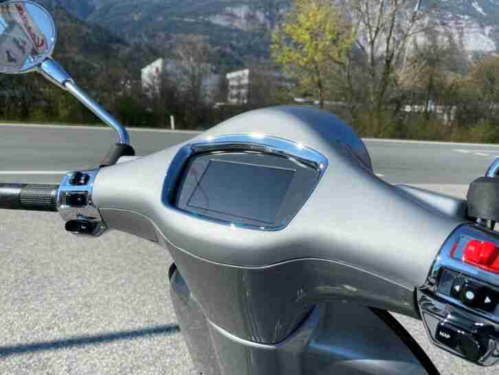 Vespa Elettrica 45 km/h Primavera silver m. schwarz Piaggio / Netto € 4699,-