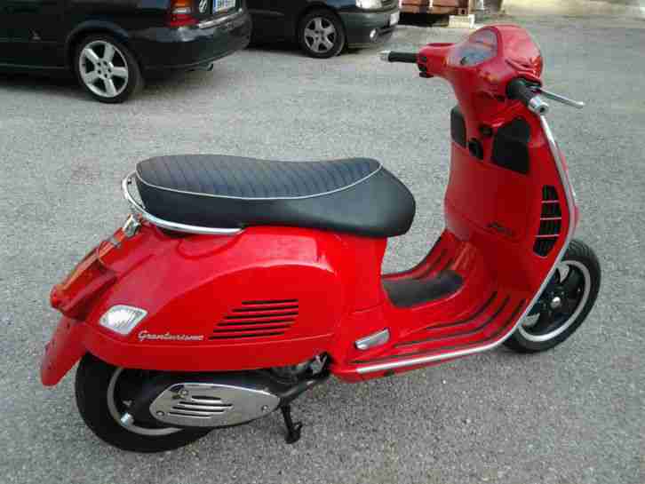 Vespa GTS-300-Unfallbeschädigt.