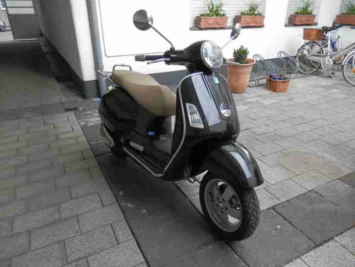 Vespa Gts125 6 Jahre alt 50.000km schwarz