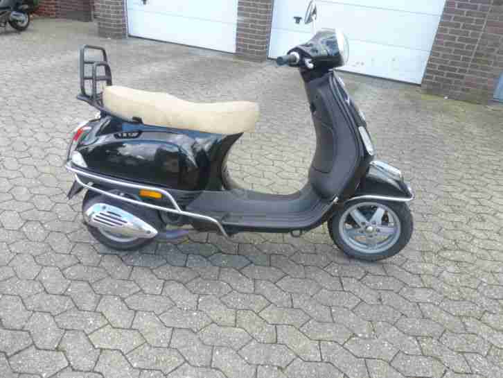 Vespa LX Roller mit 25 Papieren