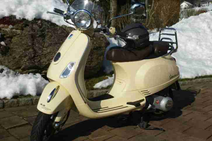 Vespa LXV 125 I.E. EZ April 2013