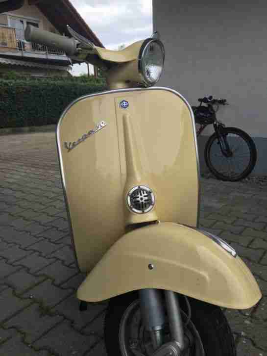 Vespa N R L 50 ccm 1971 restauriert vor Paar Jahre Avorio sehr schöne Fahrzeug