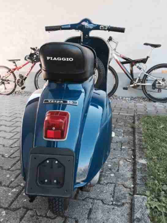 Vespa N R L 50 ccm 1982 restauriert vor Paar Jahre Blau sehr schöne Fahrzeug