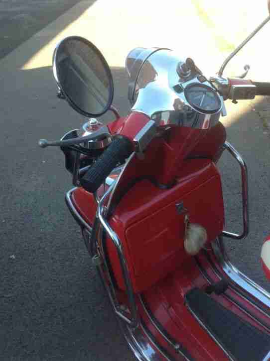Vespa P 200 E ( PX ) Oldtimer Baujahr 1984 mit sehr viel Chrom siehe Bilder