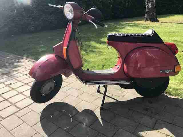 Vespa P 200 E