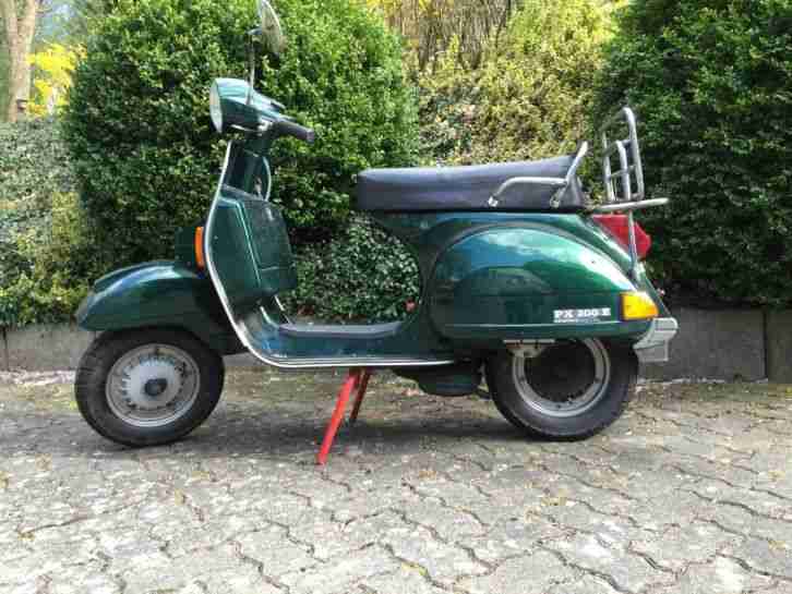 Vespa P200E