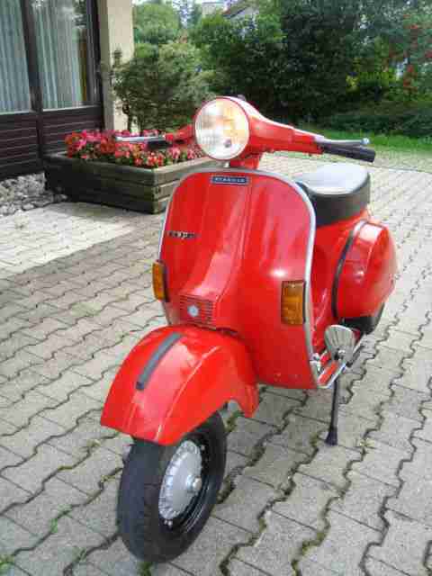 Vespa P200E