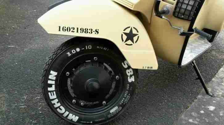 Vespa Piaggio PK 50 XL Militairy Motorroller Roller Scooter Moped 50er mit Helm