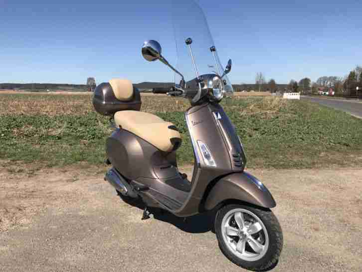 Vespa Primavera 50 2t Roller mit großem Windschild und Topcase wie Neu 2017