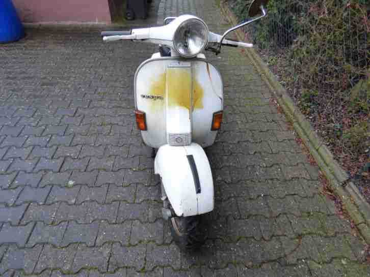 Vespa Roller PX 80. Garagenfund für Bastler.