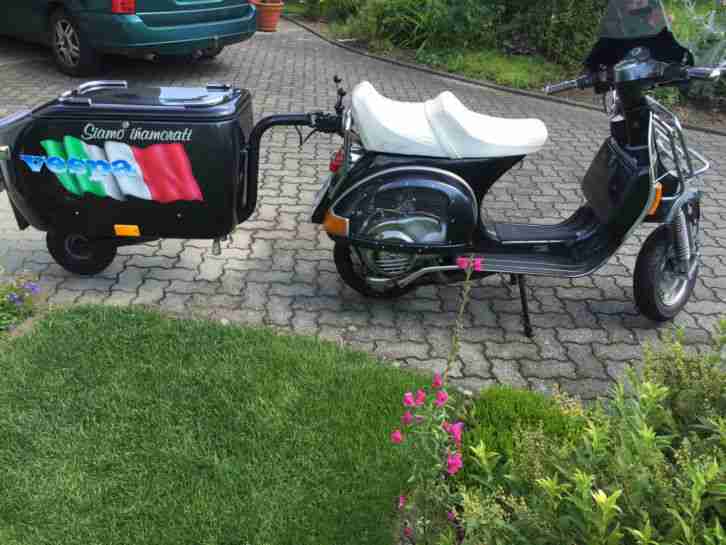Vespa Roller mit Anhänger; 200ccm; Baujahr 10/1981; Sonderlackierung; 18000 KM