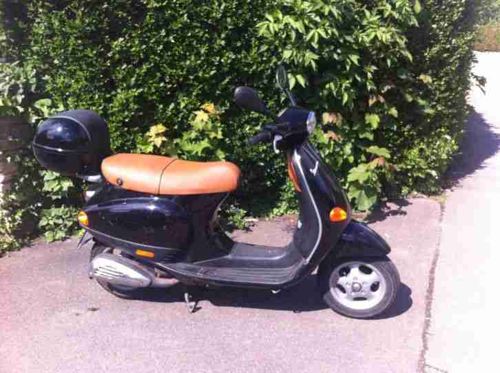 Vespa V50 50 ccm ET2 schwarz mit Topcase