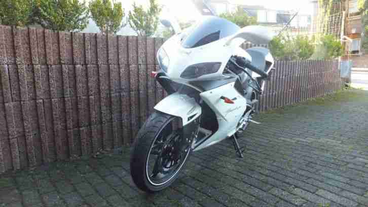 Wenig gefahrene Megelli 125 R Sport