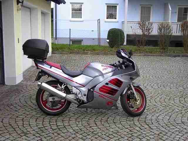 "Winterschnäppchen" SUZUKI RF600R BJ 93 72 KW offen. Mit Koffer,Träger .