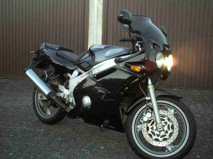 YAMAHA FZR 600 DELTA BOX SUPER SPORTLER