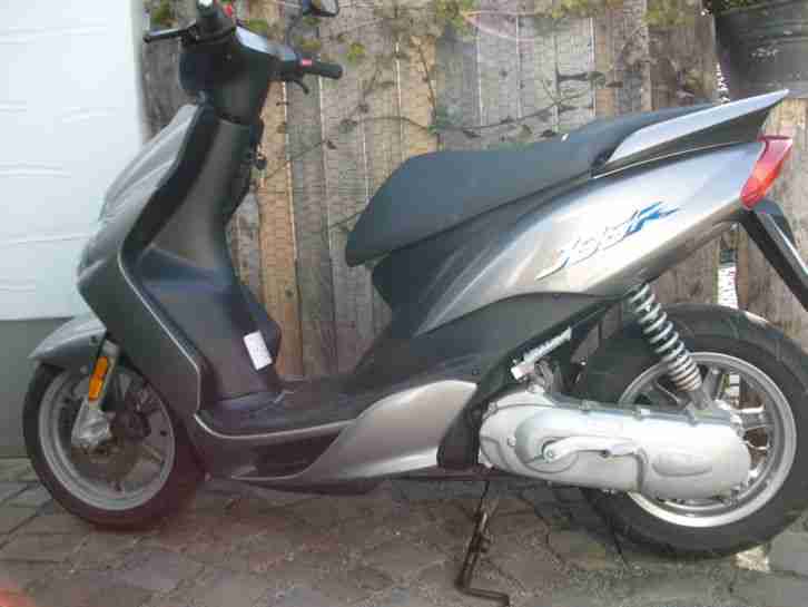 YAMAHA MOTORROLLER Jog R , EZ 2003 , 2900 KM , neuer Auspuff , fährt ca. 55 - 60