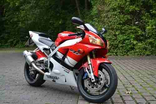 YAMAHA R1 RN01