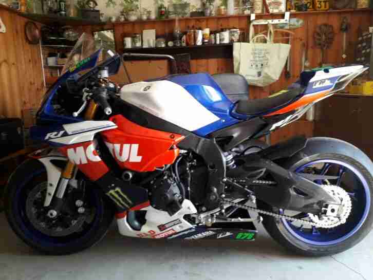 YAMAHA R1rn49