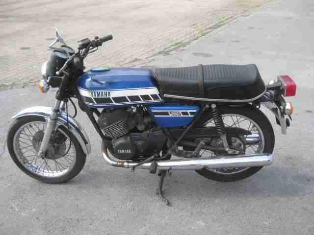 YAMAHA RD 250 Typ 1A2 aus 1976 mit PAPIEREN und SCHLÜSSEL Motor DREHT