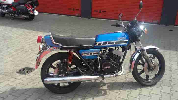 YAMAHA RD 250 als Restaurationsobjekt mit laufendem Motor und Papieren