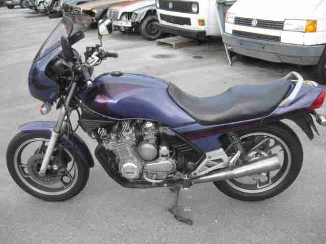 YAMAHA XJ 900 aus Baujahr 1984 alle Papiere mit TÜV bis 04-2016 läuft und fährt