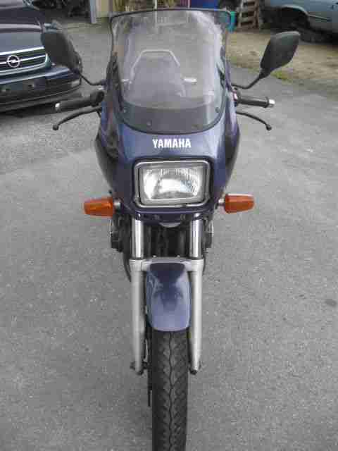 YAMAHA XJ 900 aus Baujahr 1984 alle Papiere mit TÜV bis 04-2016 läuft und fährt