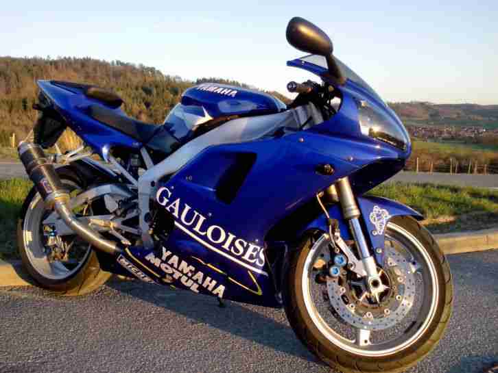 Yamaha YZF R1