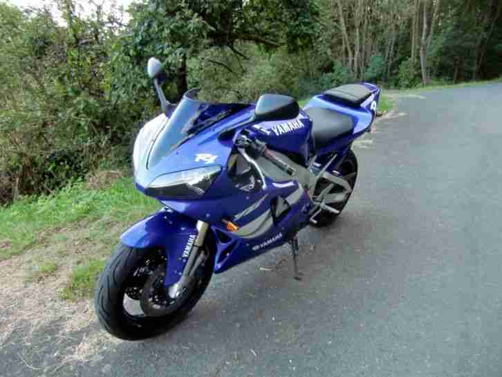 YAMAHA YZF-R1 - RN04