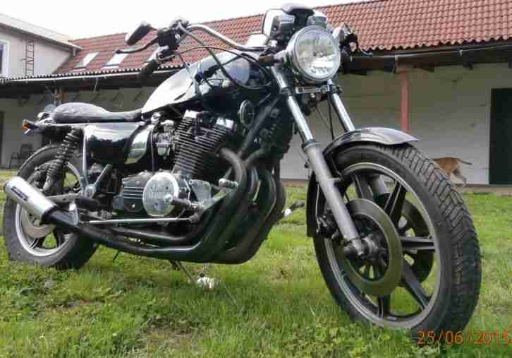 Yamaha 2H9 XS1100 mit Vorverlegte AME Fußrasten